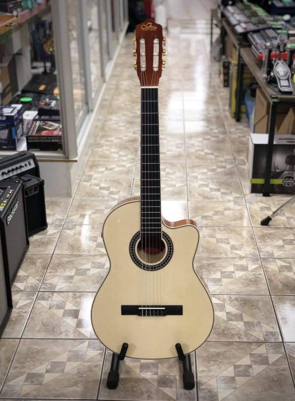 39 Guitarra Electroacústica Sevillana 6300