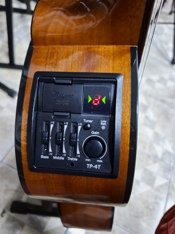 TAKAMINE. Guitarra Electroacústica Takamine GC6CE